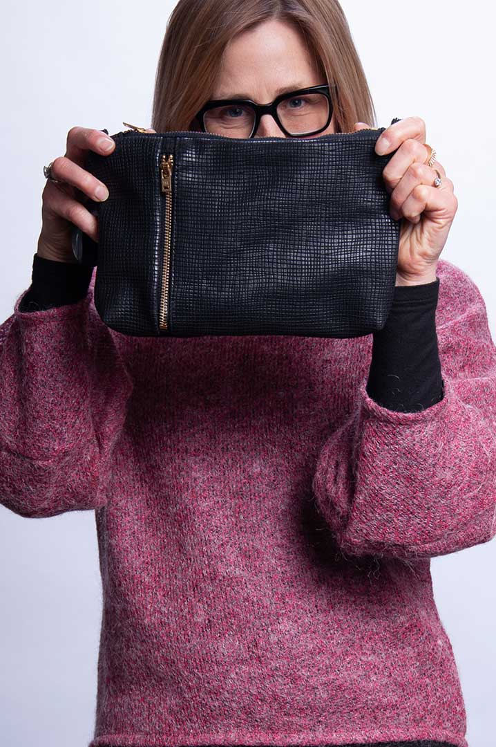 Switch hitter handbag - Textured black leather